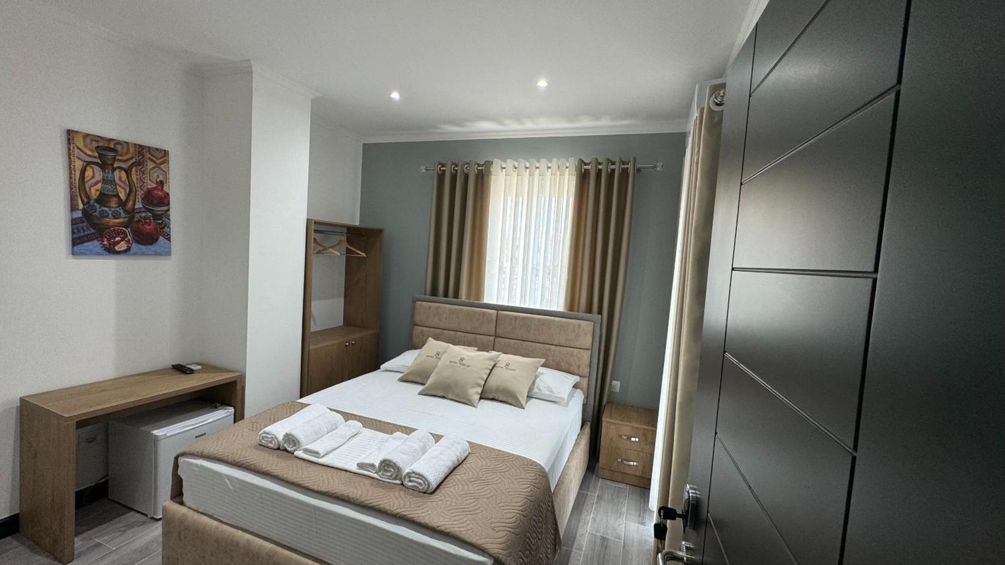 Hotel Bizant Пермет Екстер'єр фото