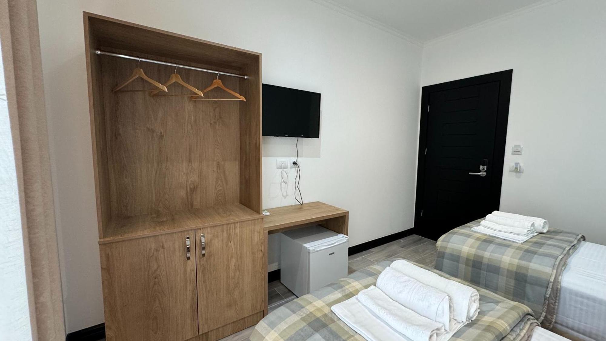 Hotel Bizant Пермет Екстер'єр фото